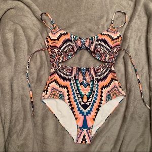 NWOT Athleta Xxs-S cutout padded swim one piece